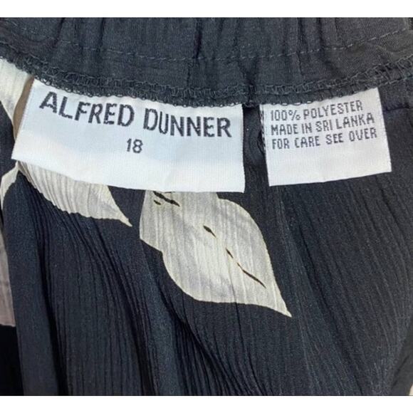 Alfred Dunner Skirt Rose Print Vintage Pleated Made in the USA Size 18 Black - Picture 2 of 11